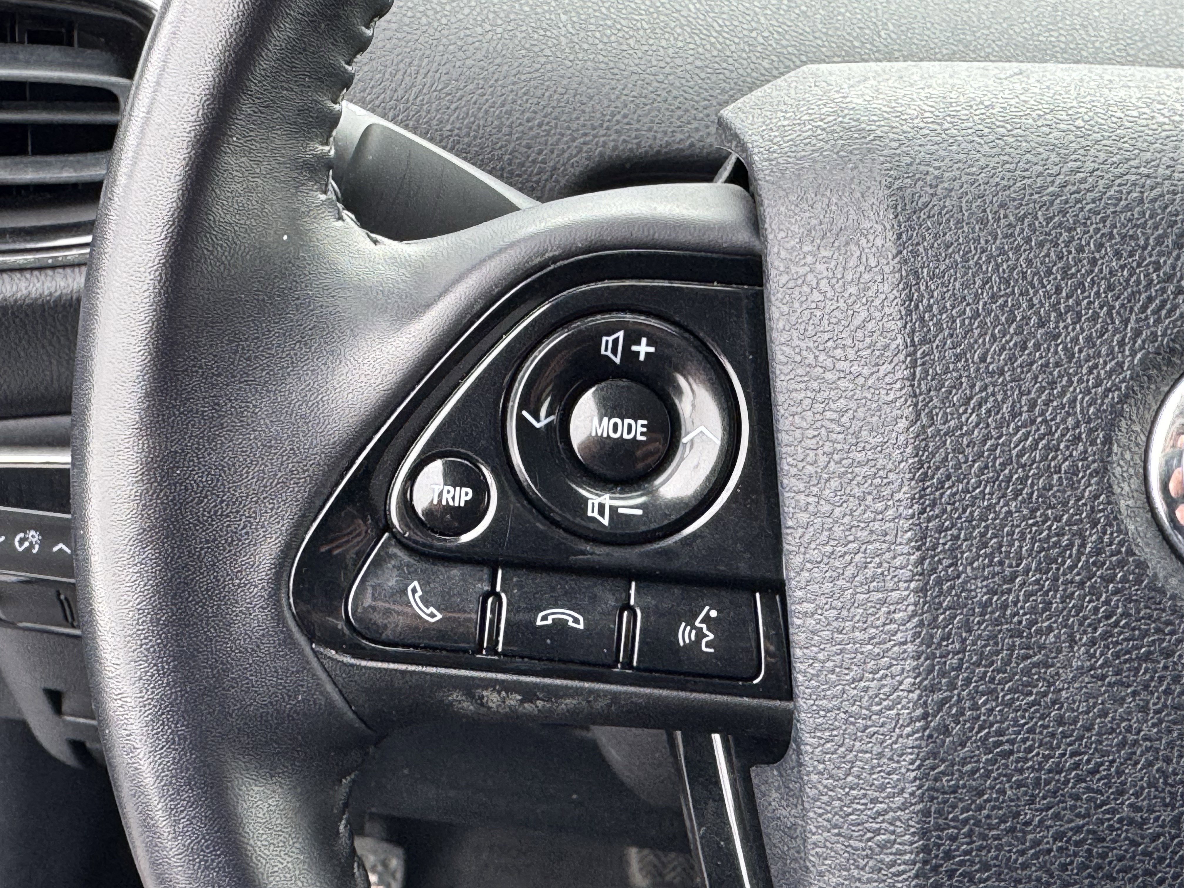 Used 2021 Toyota Prius L Eco image 29