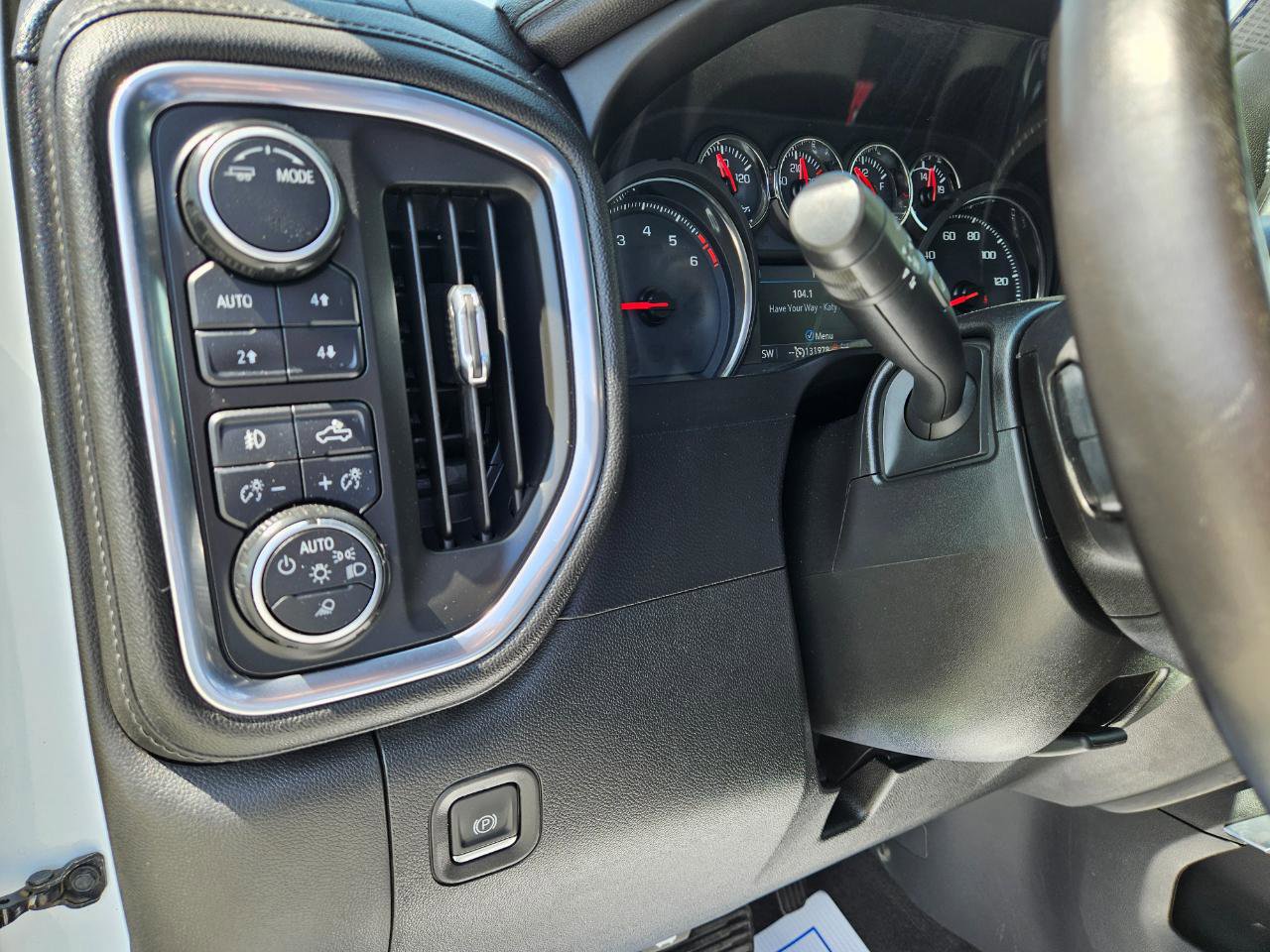 Used 2020 Chevrolet Silverado 2500 LTZ w/ LTZ Plus Package AWD/4WD image 27