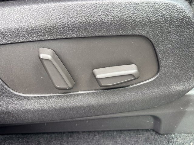 Certified 2025 Kia Carnival EX FWD image 43