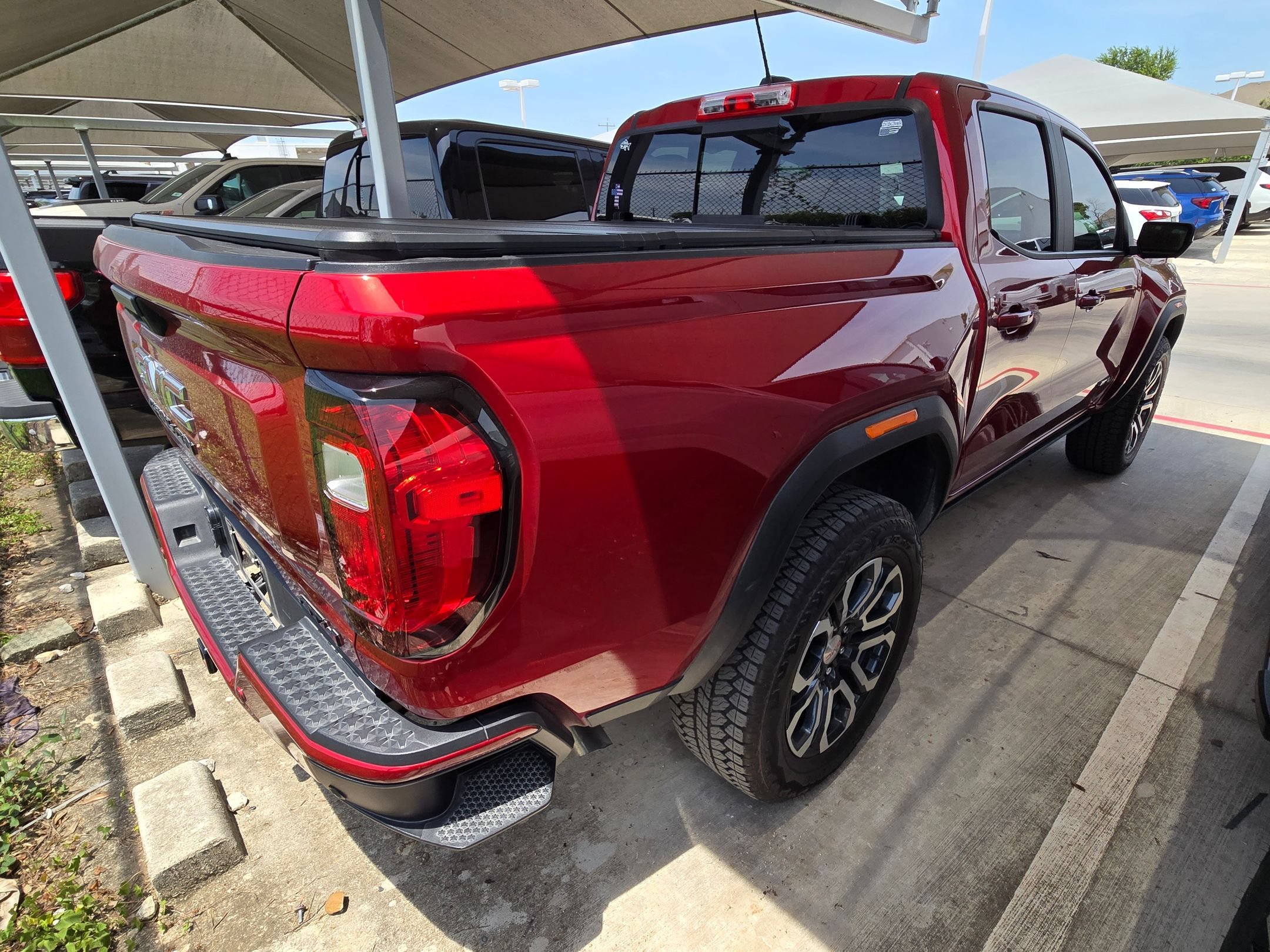 Used 2024 GMC Canyon AT4 w/ AT4 Premium Package AWD/4WD image 9