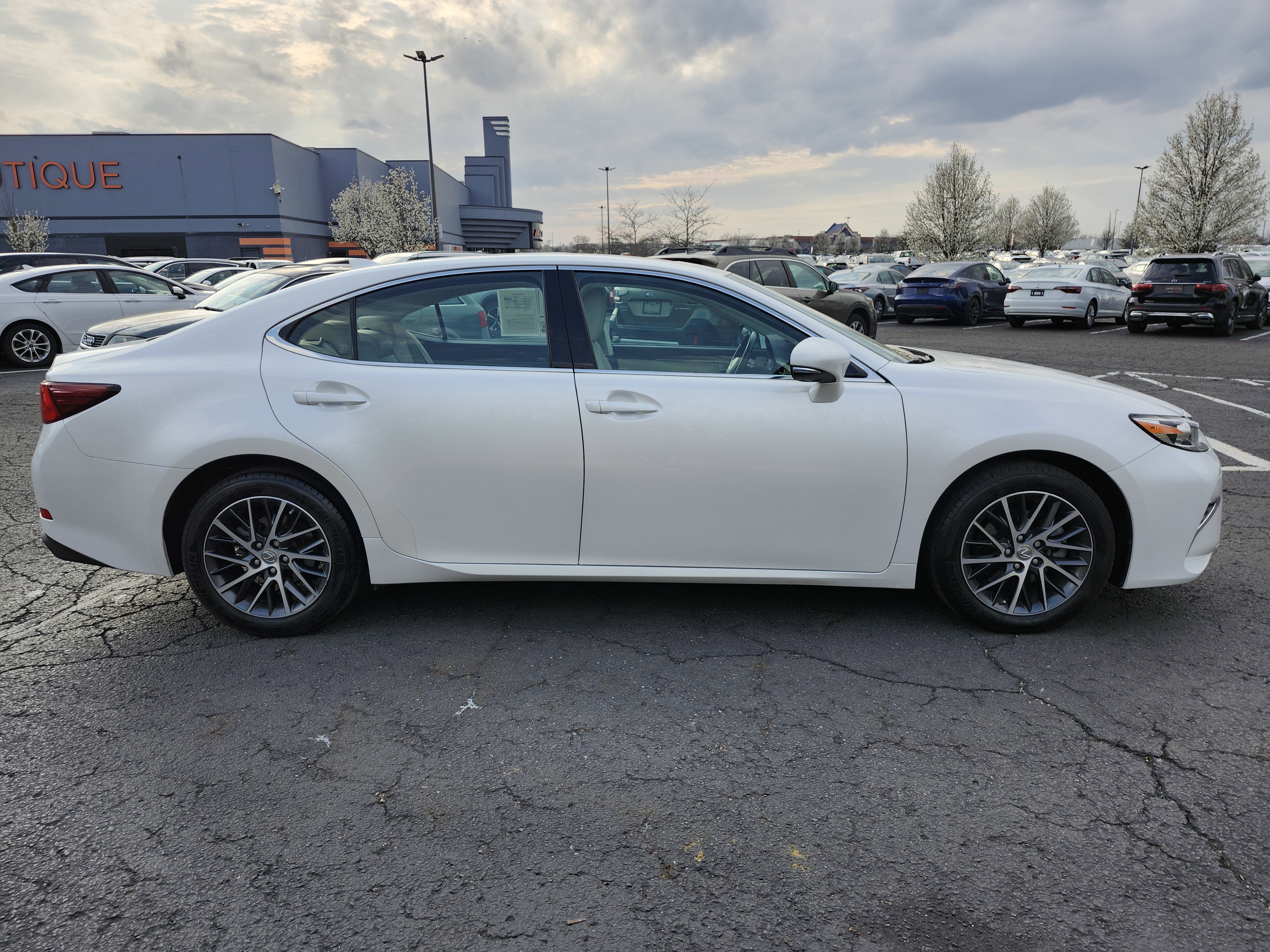 Used 2017 Lexus ES 350 image 21