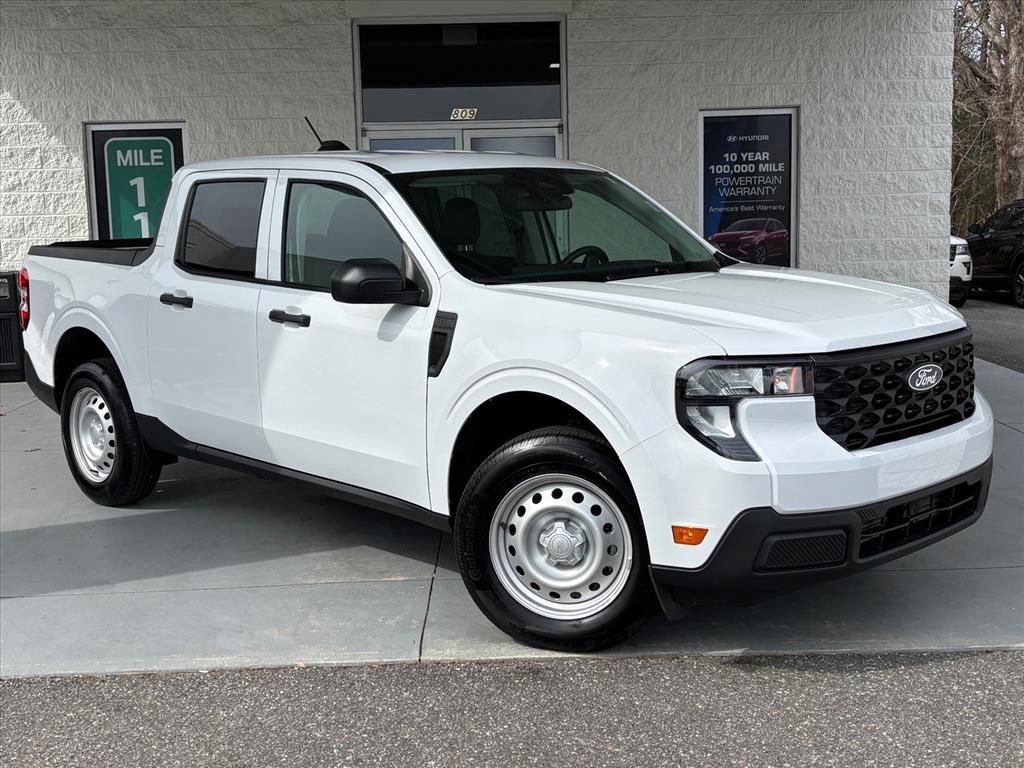 Used 2025 Ford Maverick XL image 1
