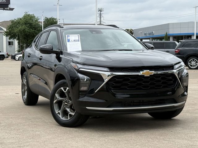 Certified 2025 Chevrolet Trax LT FWD image 2