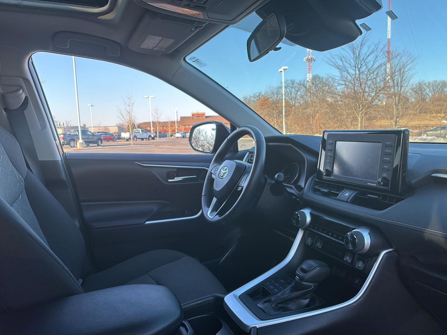 Used 2021 Toyota RAV4 XLE image 4