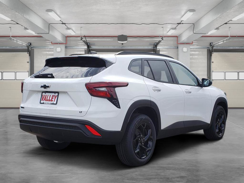 New 2026 Chevrolet Trax LT w/ Sunroof Package FWD image 3