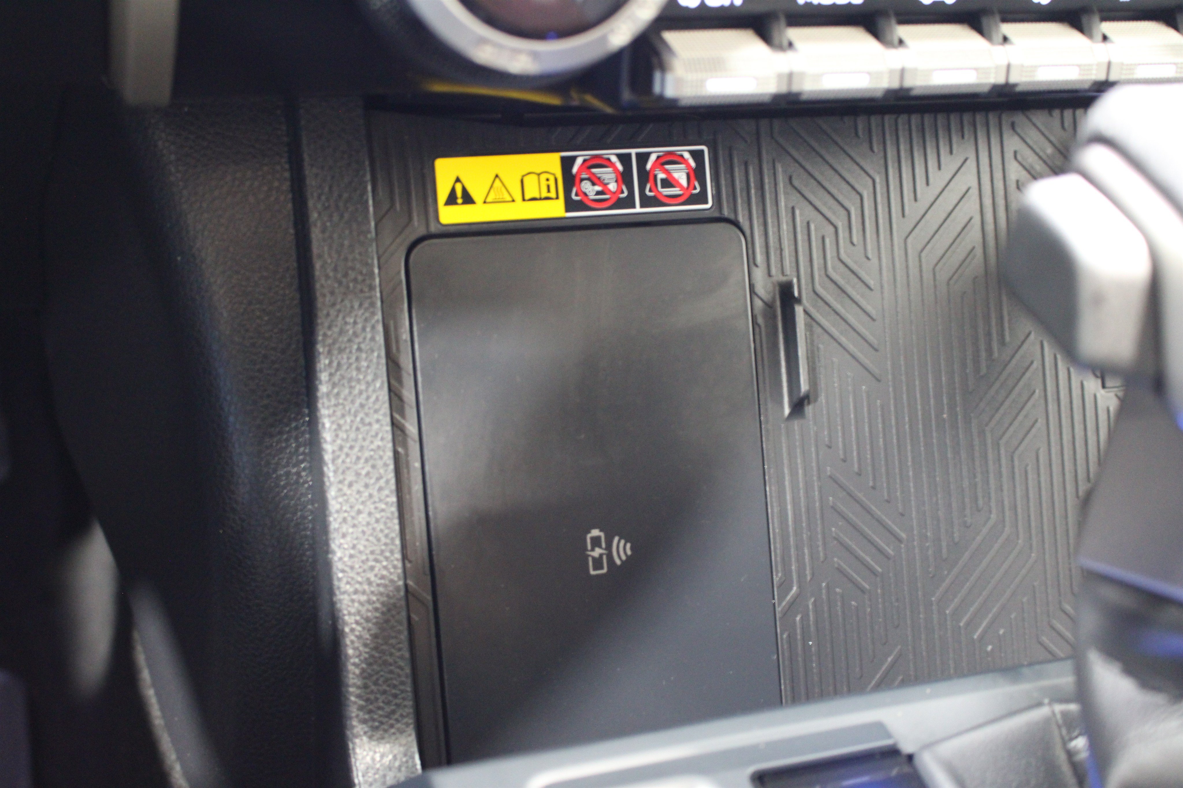 Used 2025 Toyota Tacoma Limited AWD/4WD image 17