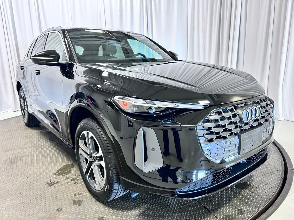 Used 2025 Audi Q5 Premium w/ Convenience Package image 23