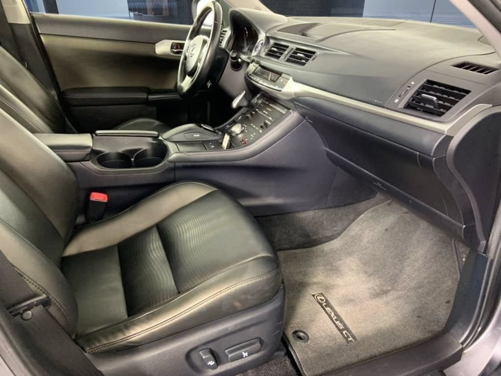 Used 2013 Lexus CT 200h w/ Premium Pkg w/Navigation FWD image 16