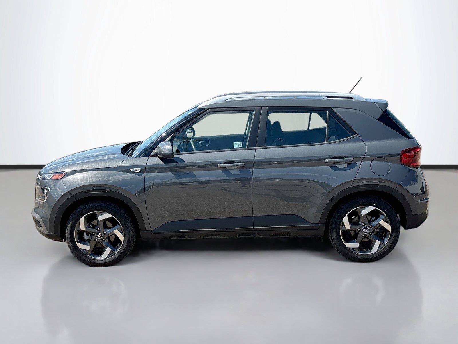 Certified 2025 Hyundai Venue SEL FWD image 8