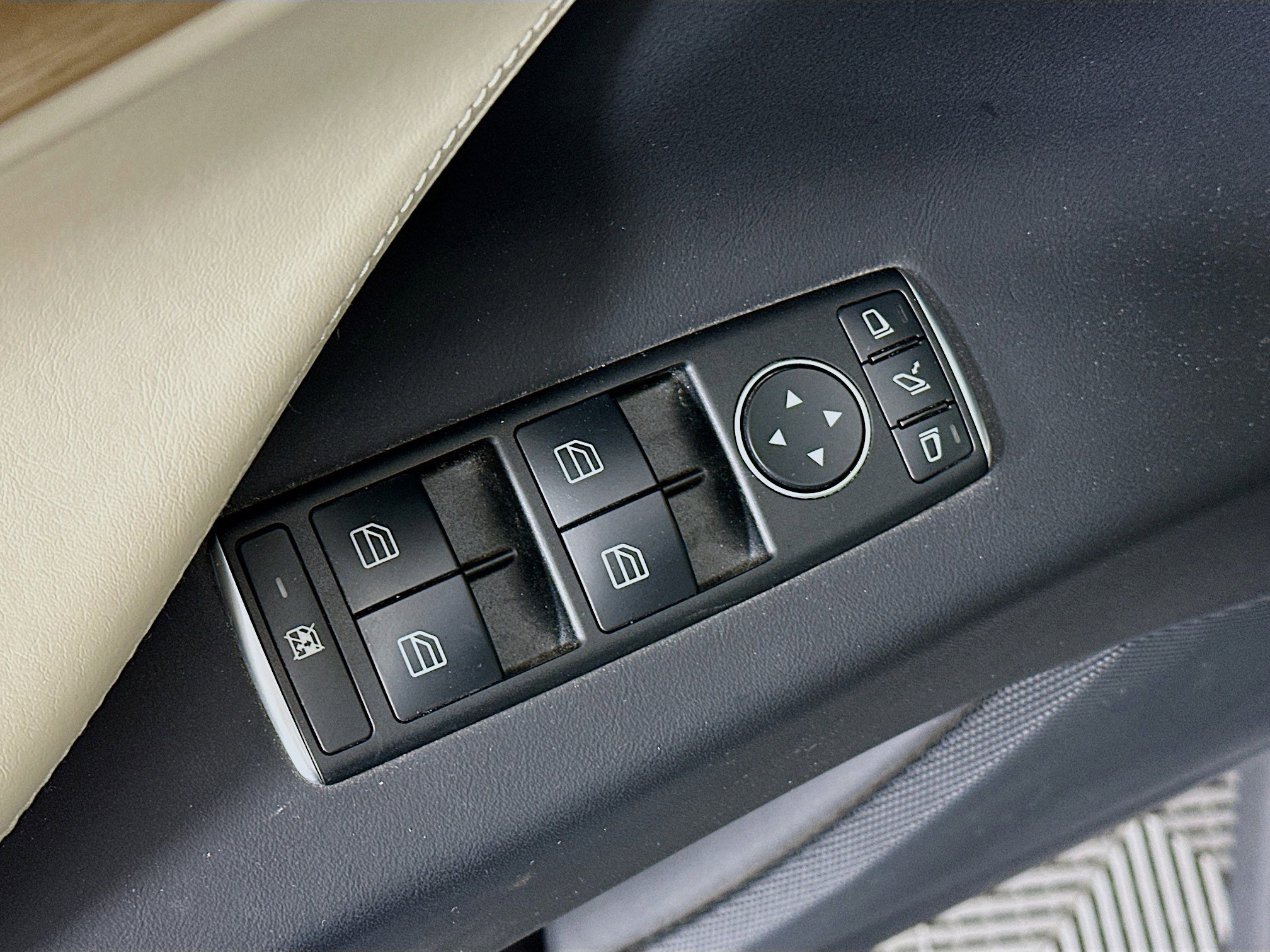 Used 2018 Tesla Model X 75D AWD/4WD image 15