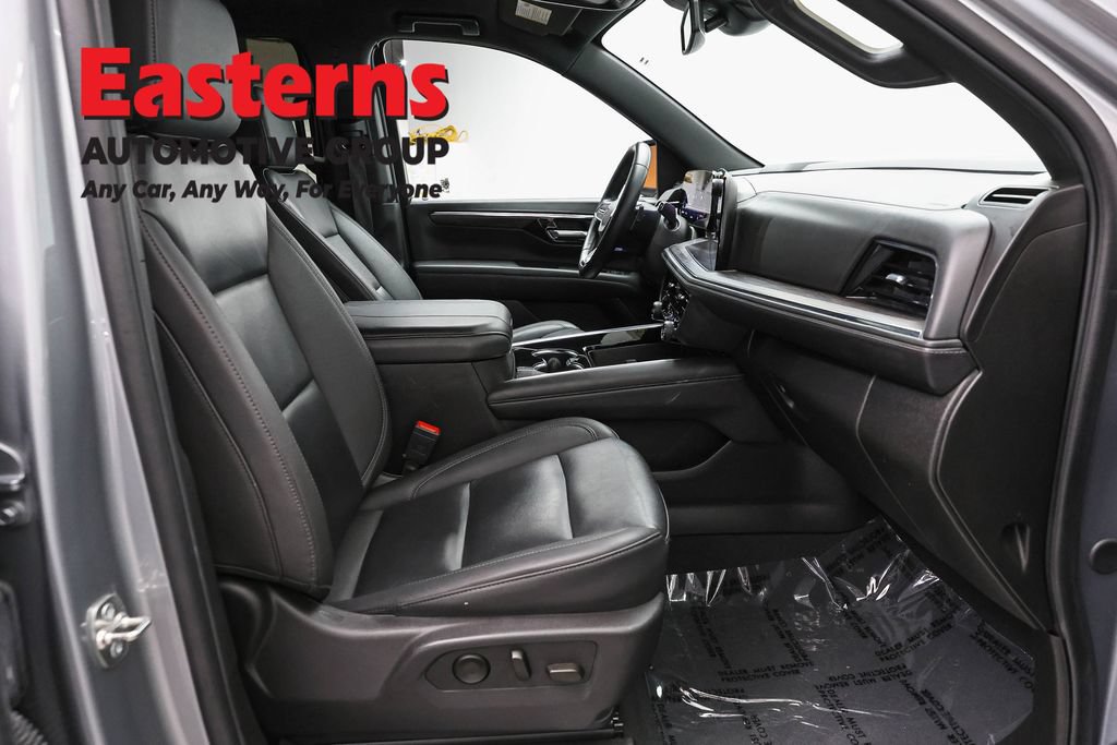 Used 2025 Chevrolet Suburban Z71 AWD/4WD image 26