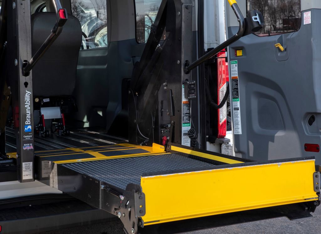 Used 2018 Ford Transit 150 XL image 2