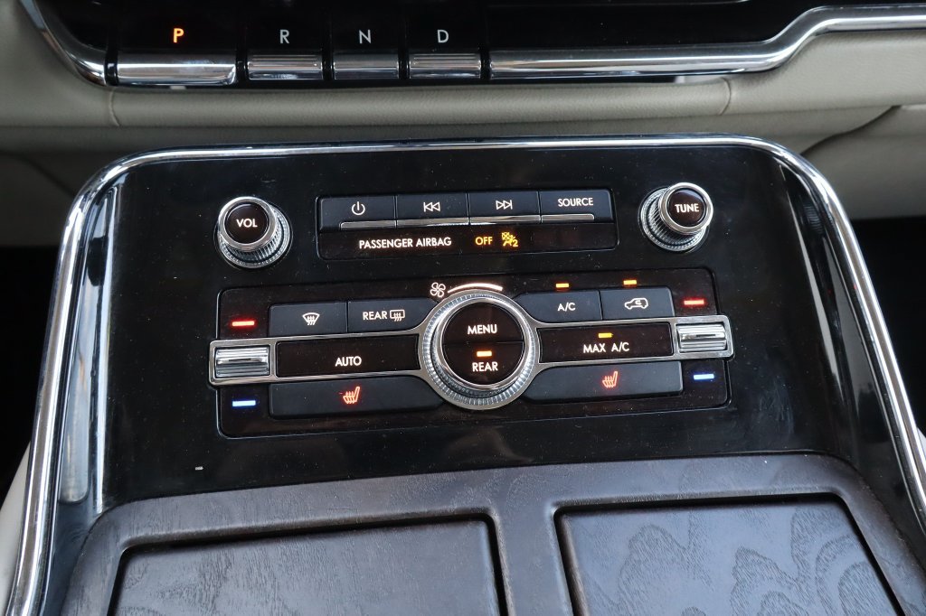 Used 2018 Lincoln Navigator L Select RWD image 27