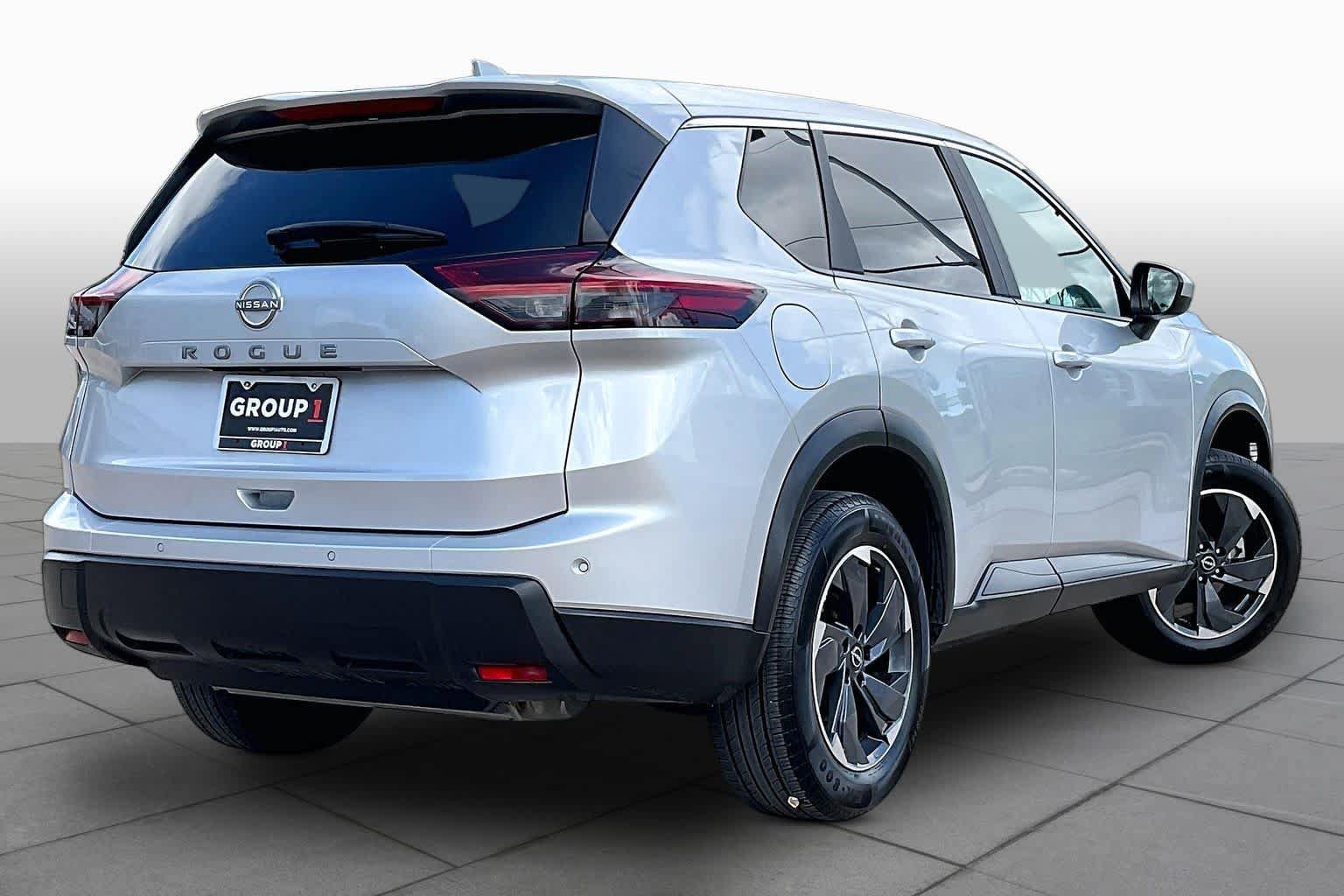 Used 2025 Nissan Rogue SV FWD image 25