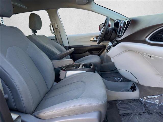 Used 2018 Chrysler Pacifica Touring Plus w/ Tire & Wheel Group FWD image 22