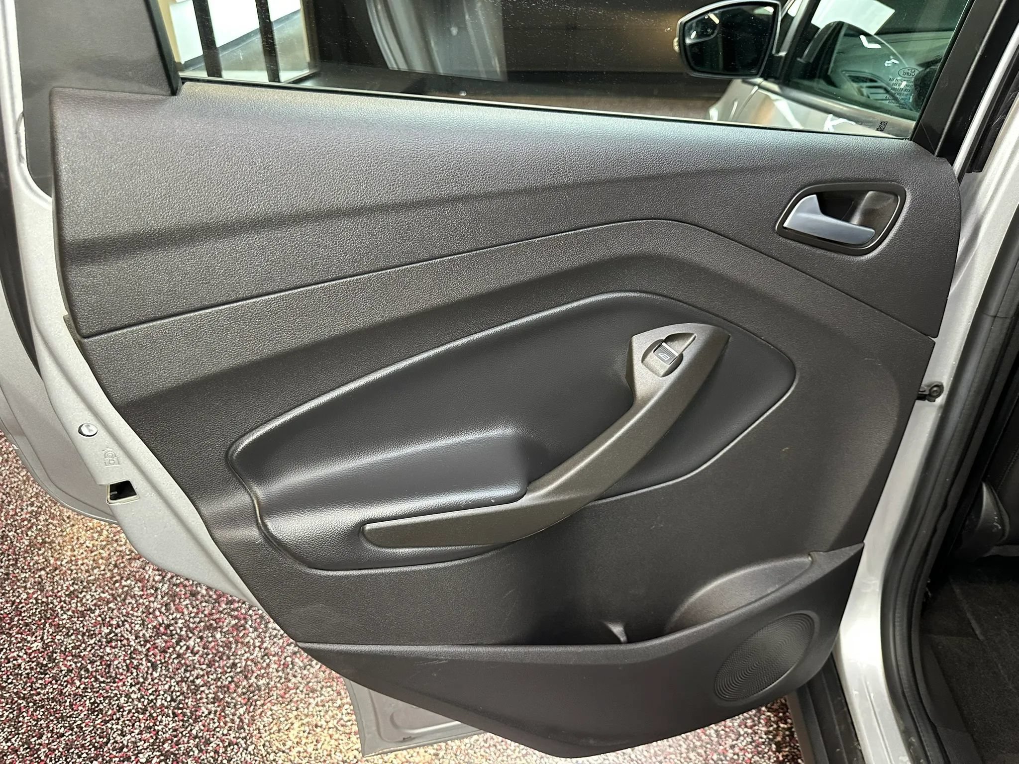 Used 2017 Ford C-MAX Energi SE w/ Equipment Group 402A FWD image 18