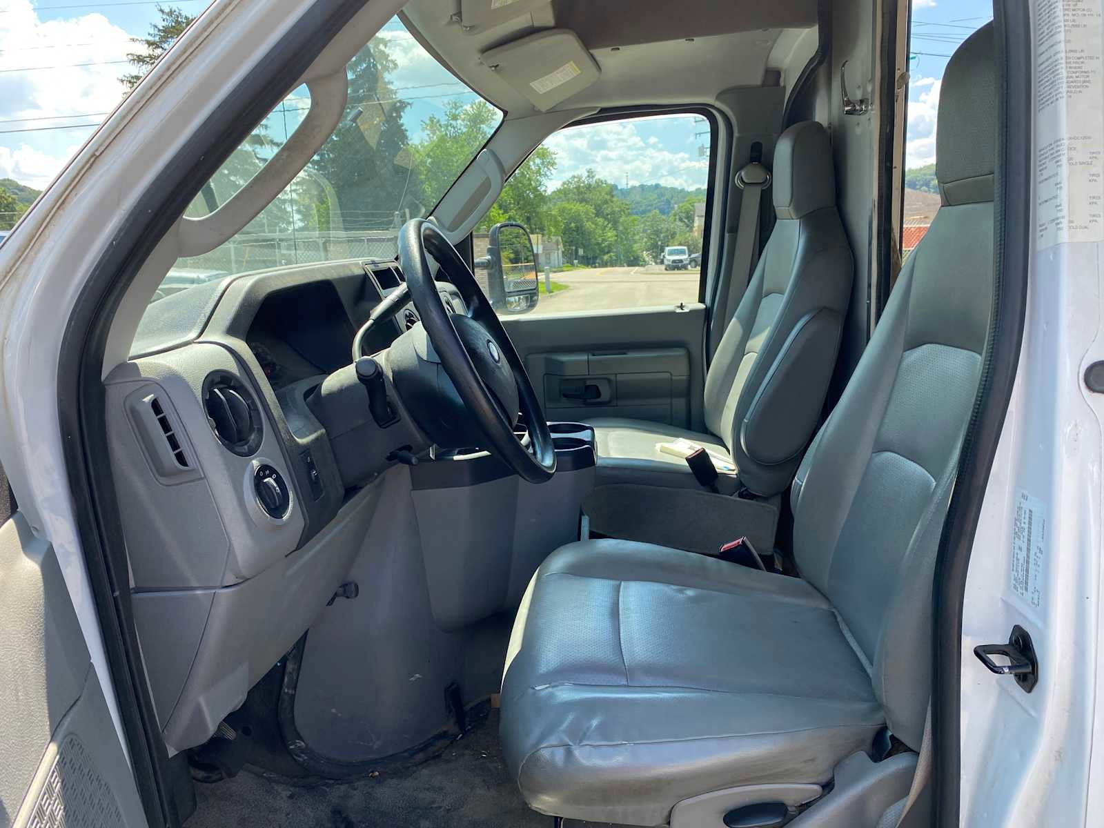 Used 2017 Ford E-450 and Econoline 450 Super Duty RWD image 6