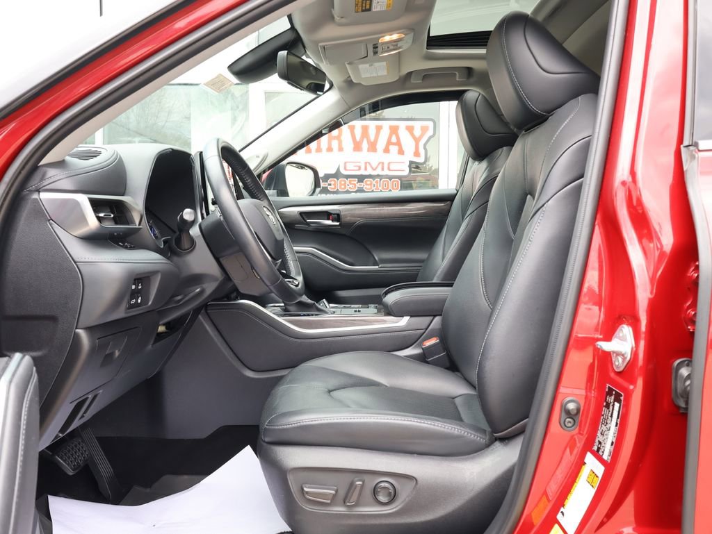 Used 2020 Toyota Highlander Limited w/ Protection Package #3 image 11