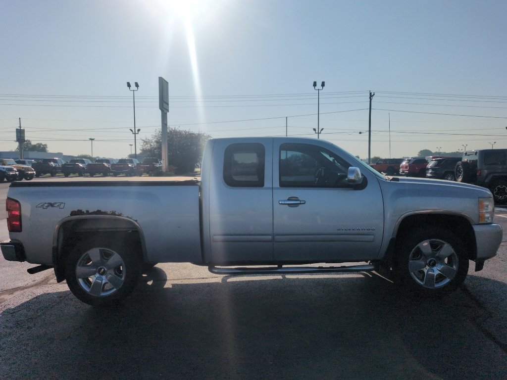 Used 2011 Chevrolet Silverado 1500 LT w/ All-Star Edition AWD/4WD image 4