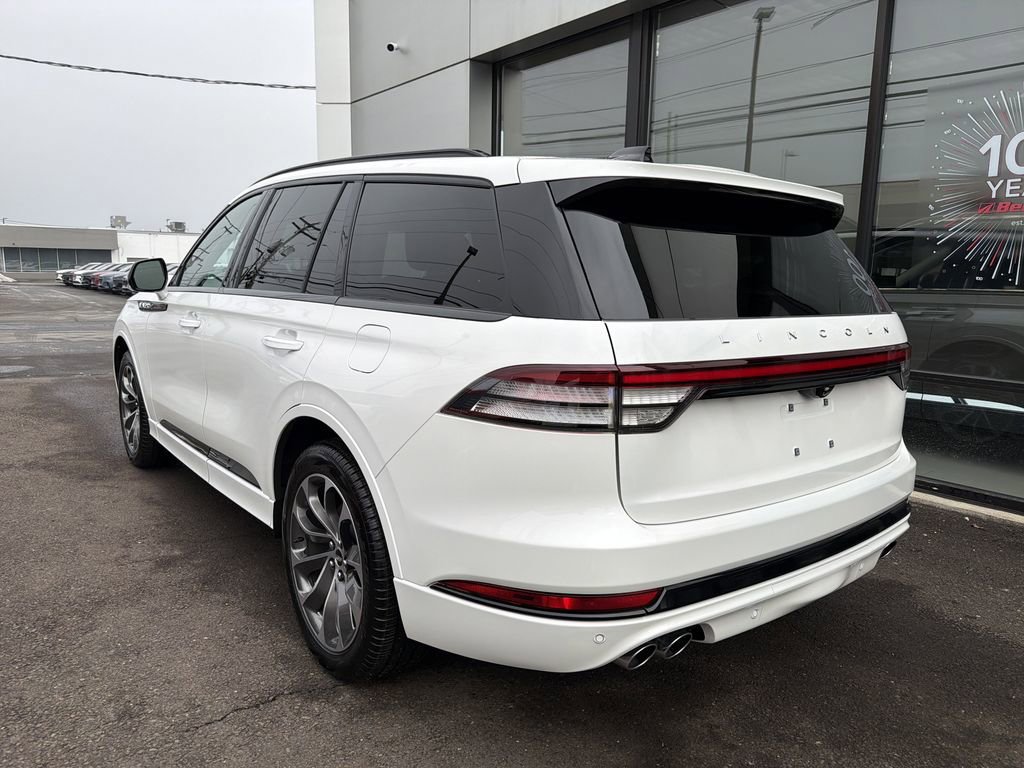 New 2025 Lincoln Aviator AWD w/ Jet Appearance Package image 2