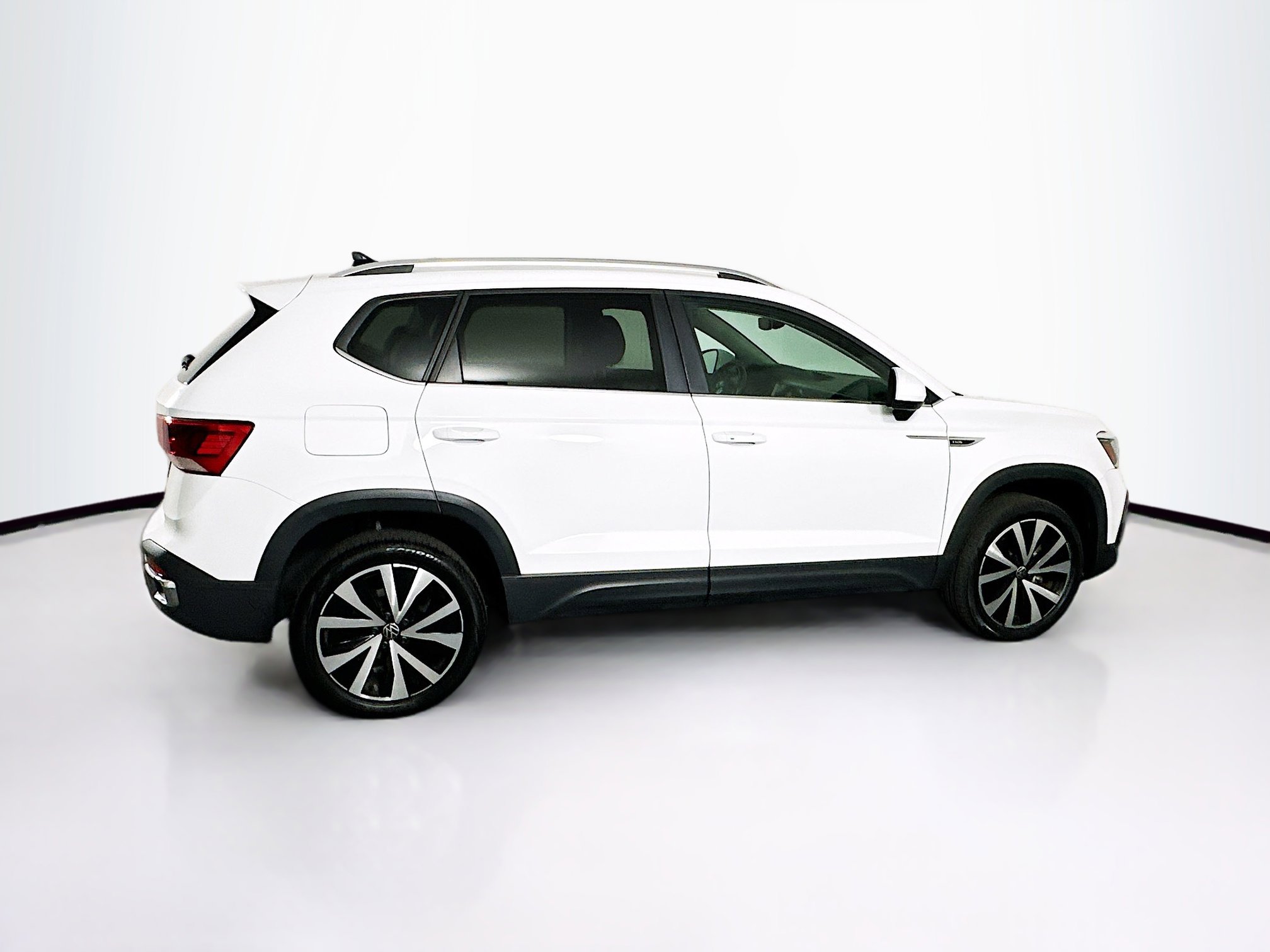 Used 2024 Volkswagen Taos SE image 10