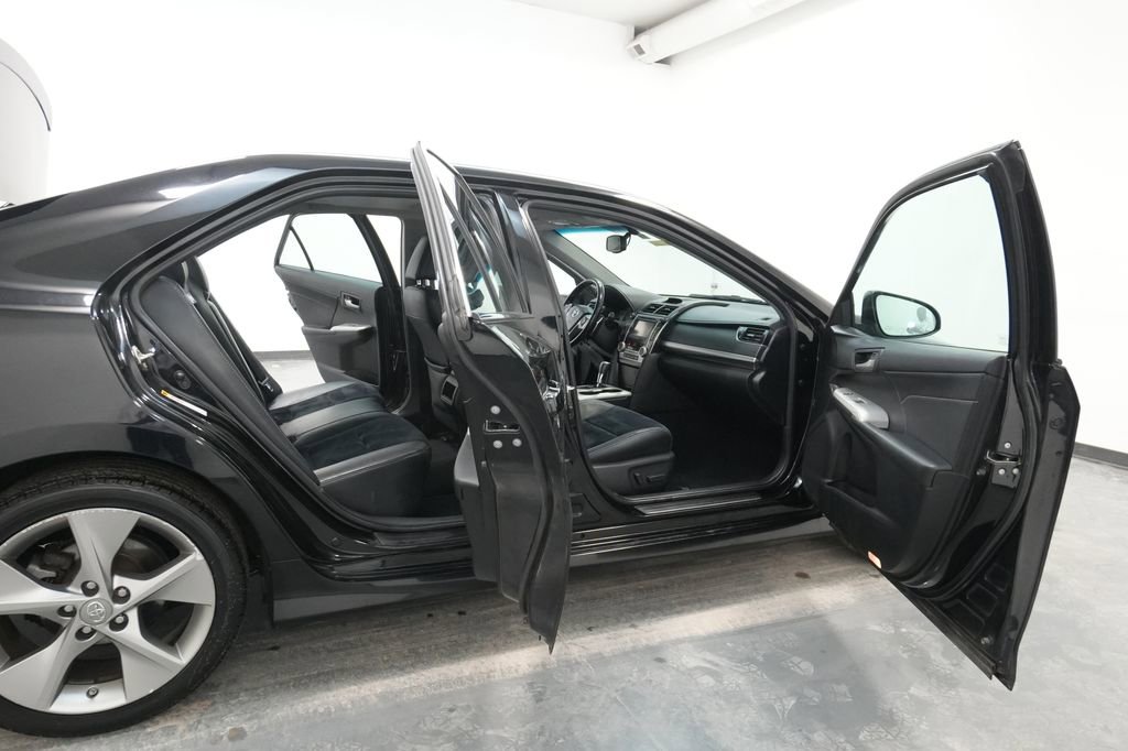 Used 2013 Toyota Camry SE w/ Leather Pkg image 27