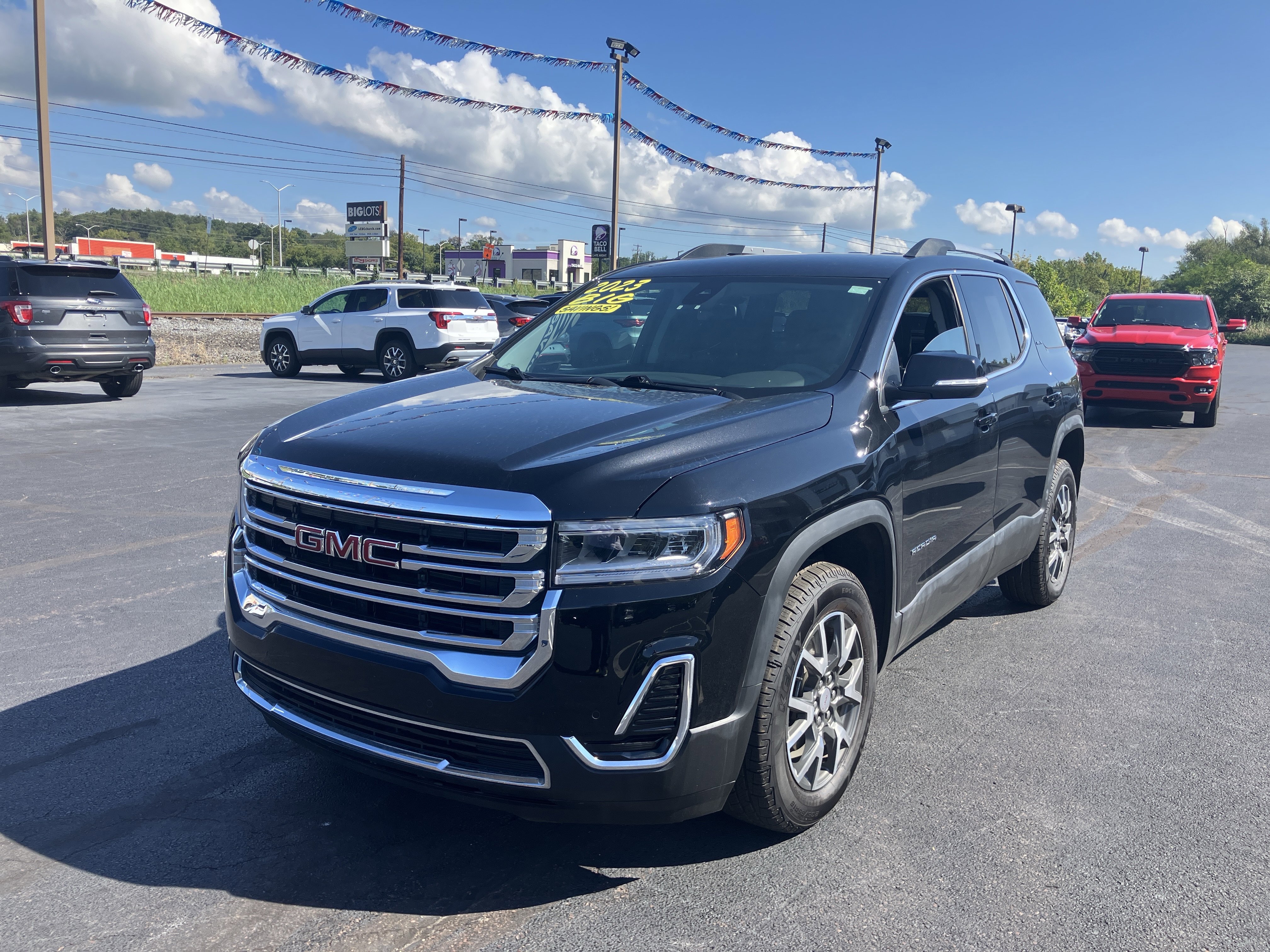 Used 2023 GMC Acadia SLE w/ Driver Convenience Package image 8