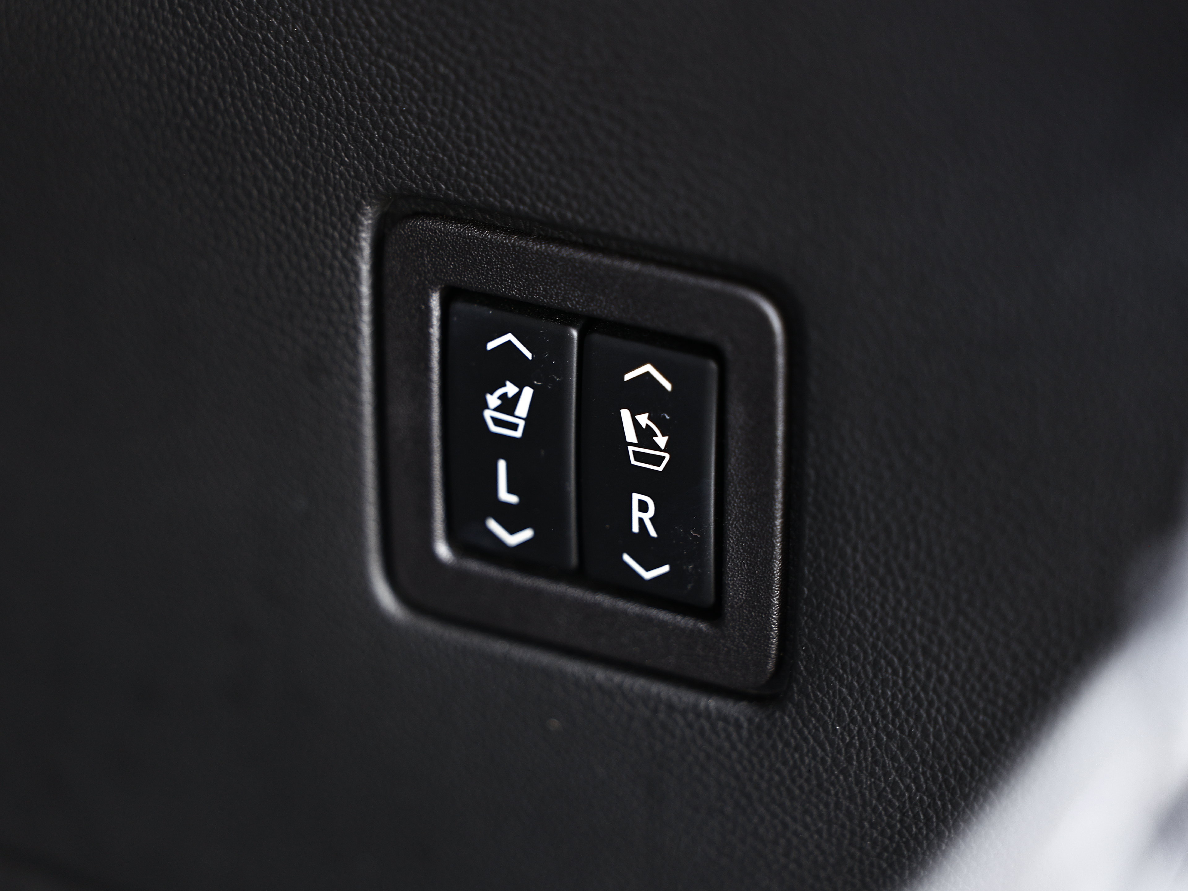 Used 2022 Chevrolet Traverse High Country w/ LPO, Floor Liner Package AWD/4WD image 32