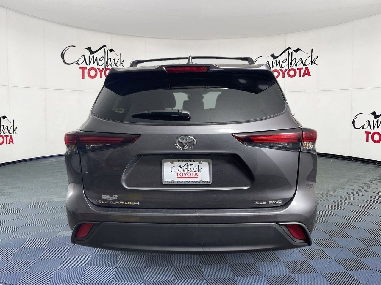 Used 2025 Toyota Highlander XLE image 6