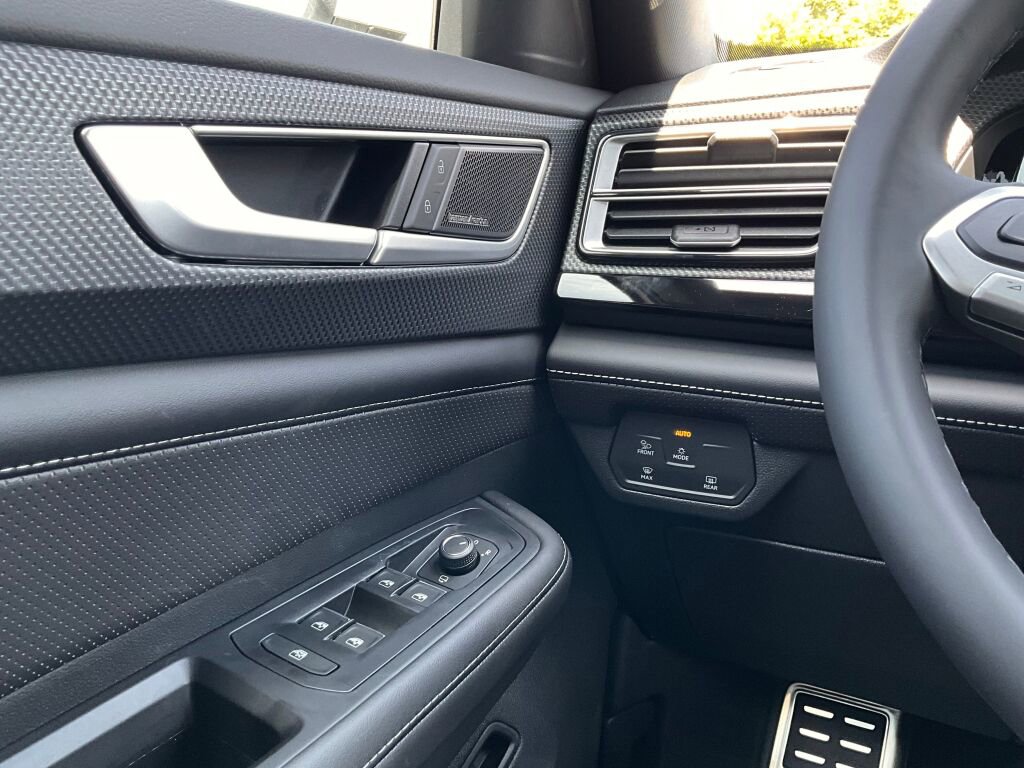 New 2025 Volkswagen Atlas Cross Sport SEL Premium R-Line image 24