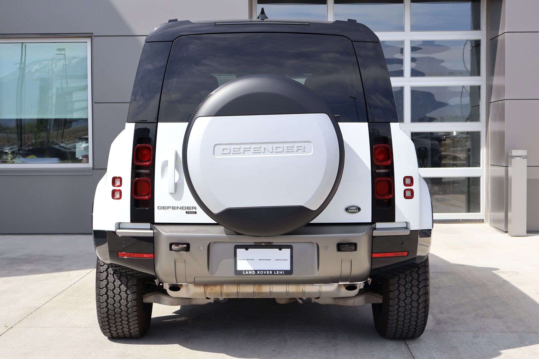 Certified 2023 Land Rover Defender 110 X-Dynamic SE image 9