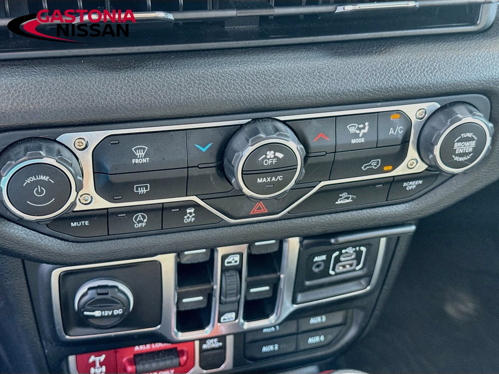 Used 2025 Jeep Wrangler Unlimited Sport AWD/4WD image 19