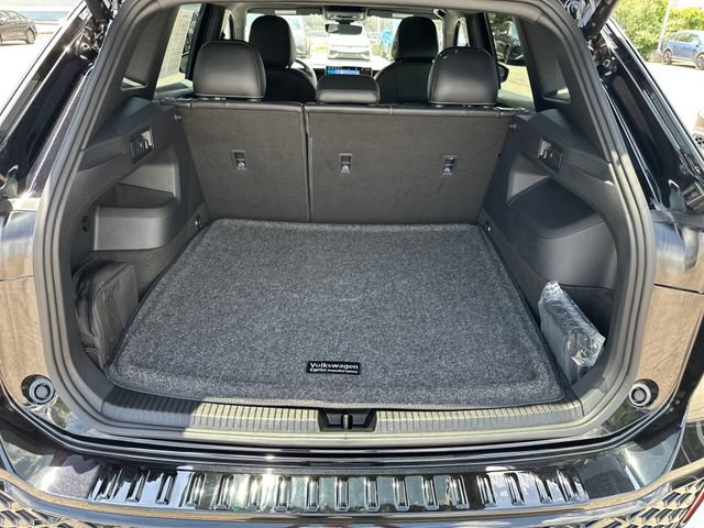 Certified 2025 Volkswagen Tiguan SE R-Line AWD/4WD image 35