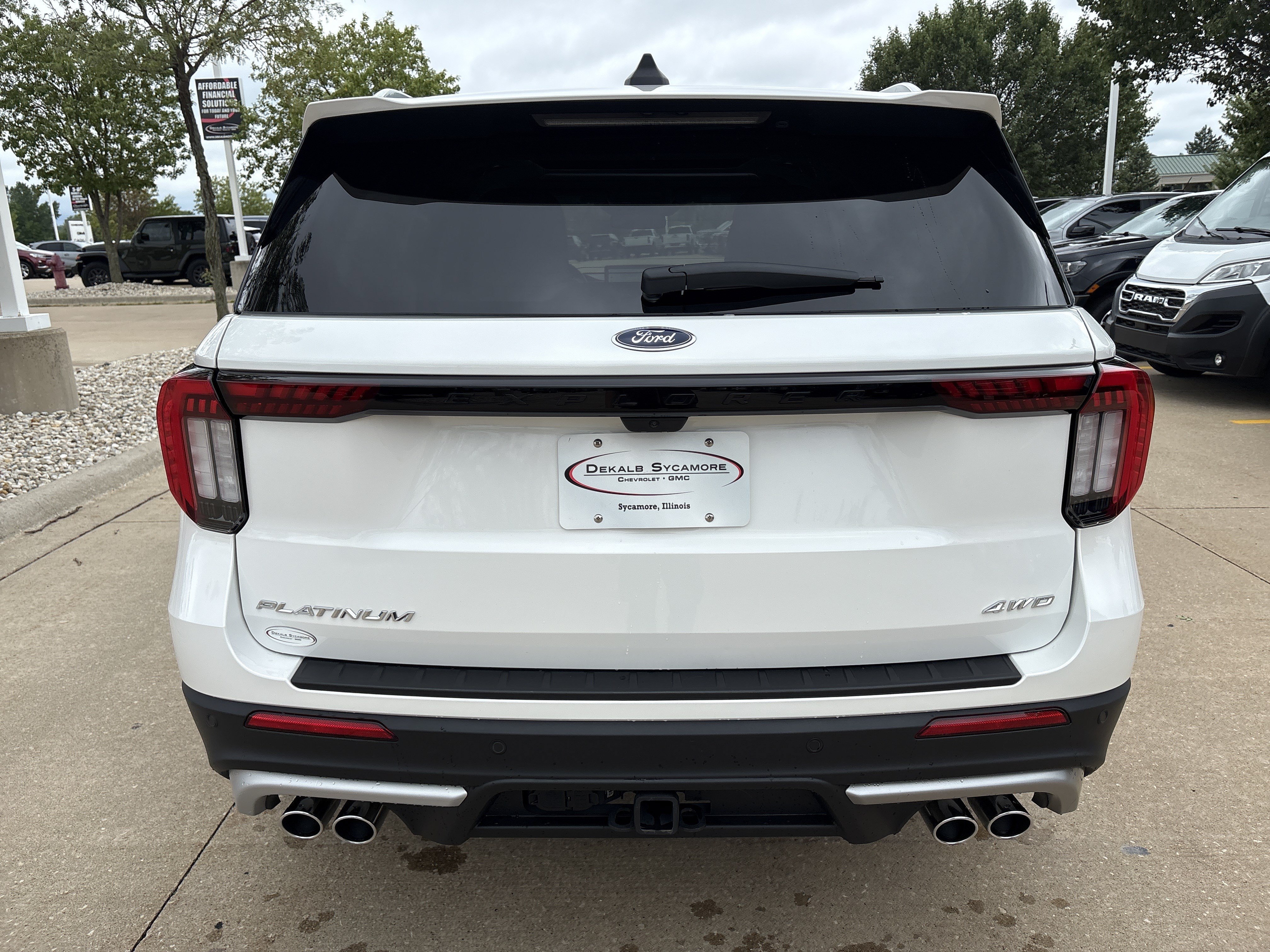 Used 2025 Ford Explorer Platinum w/ Ultimate Package AWD/4WD image 9