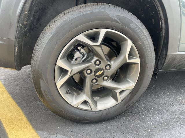 Used 2025 Chevrolet Trax LT FWD image 35