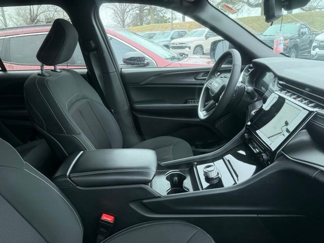 Used 2024 Jeep Grand Cherokee Laredo X image 6