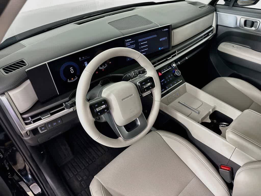 Used 2025 Hyundai Santa Fe SEL FWD image 2