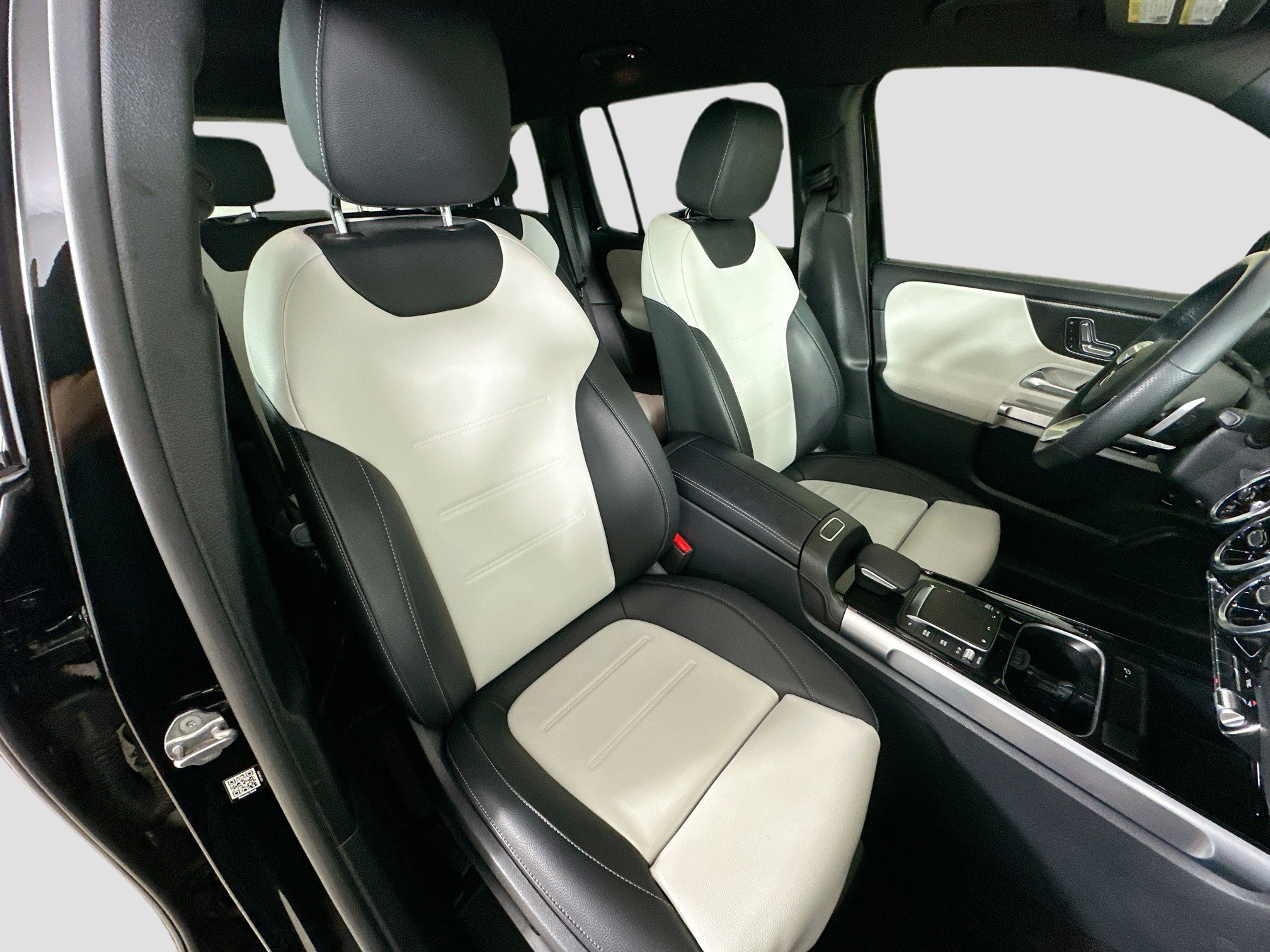 Certified 2023 Mercedes-Benz GLB 250 4MATIC image 31