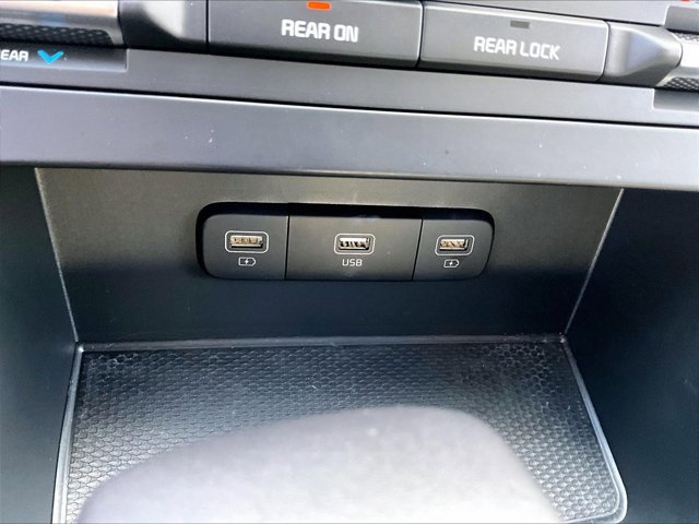 Used 2023 Kia Carnival LX FWD image 25