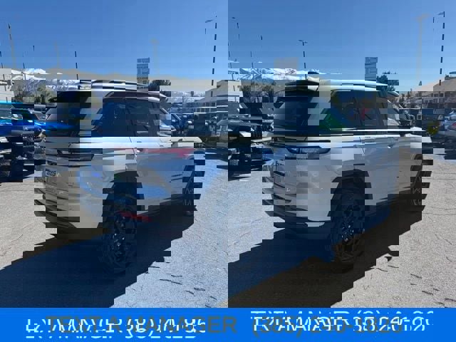 New 2026 Jeep Grand Cherokee Altitude image 2