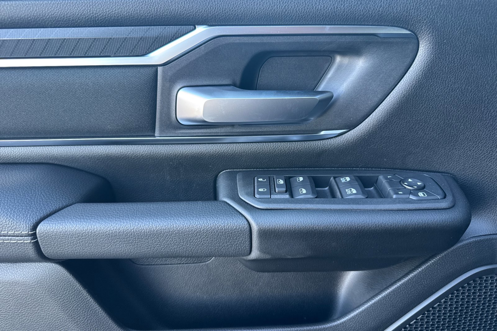 New 2026 RAM 1500 4x4 Crew Cab image 10