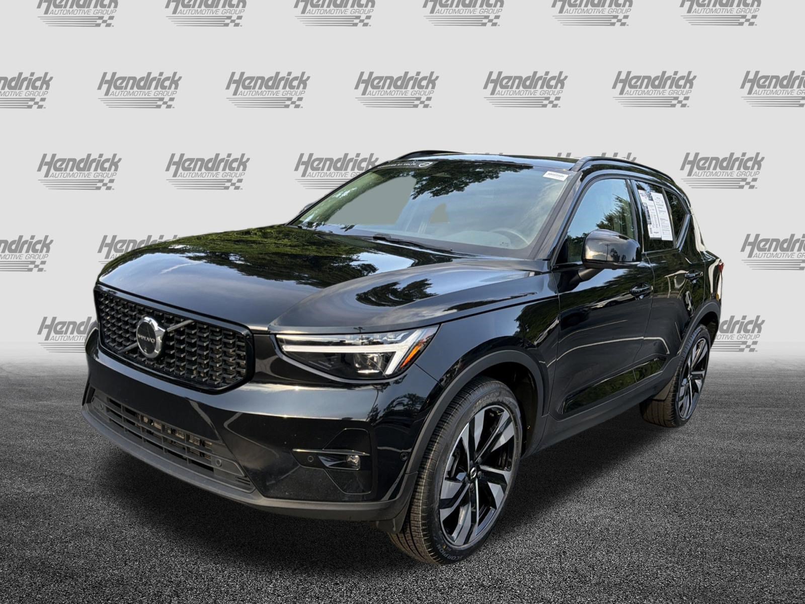 Used 2025 Volvo XC40 B5 Ultra AWD/4WD image 5
