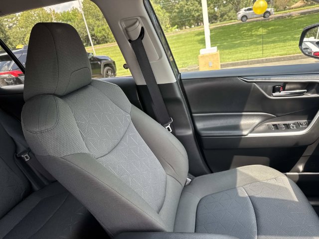 Used 2022 Toyota RAV4 XLE AWD/4WD image 14