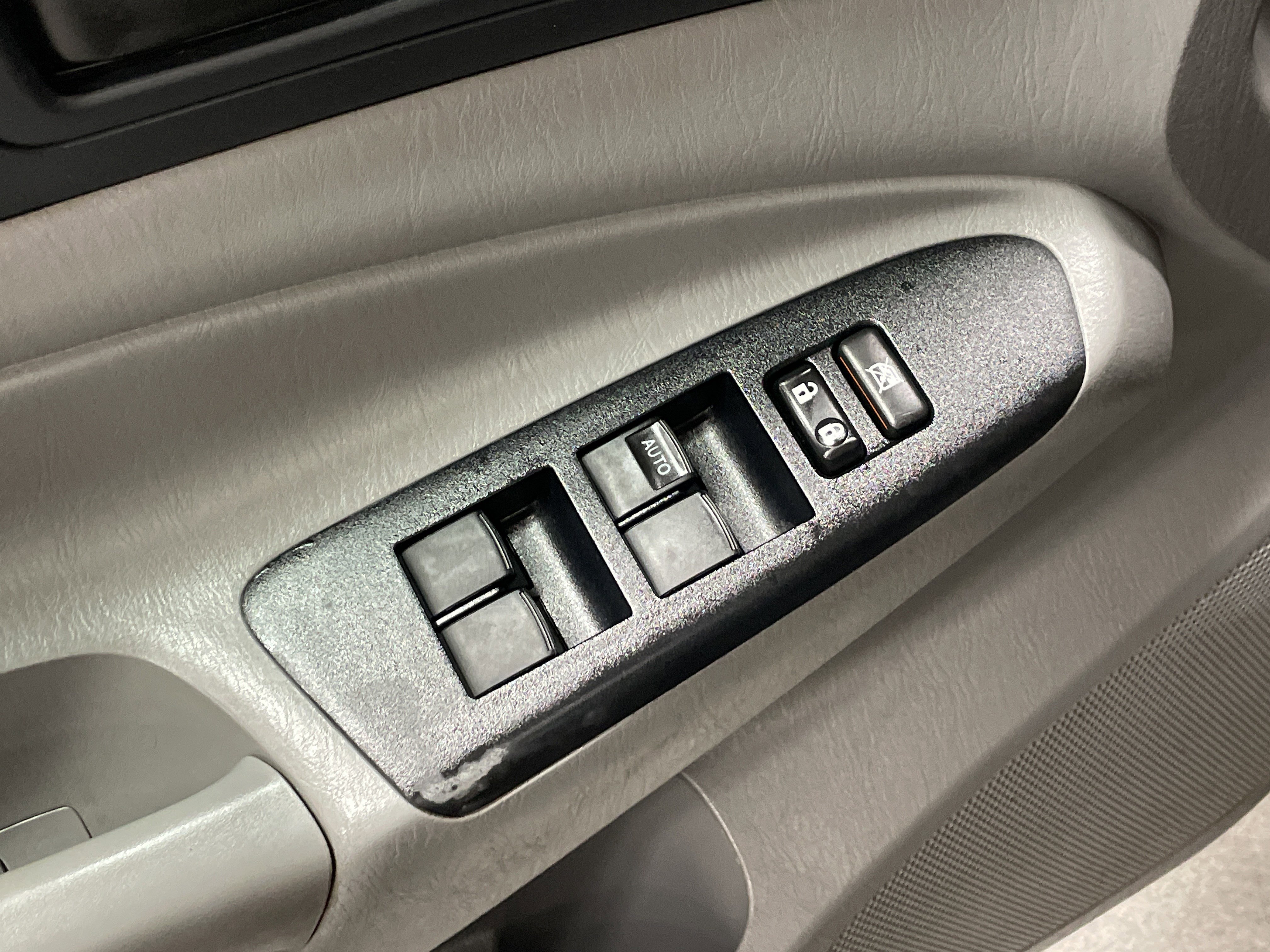 Used 2014 Toyota Tacoma PreRunner w/ SR5 Package image 15