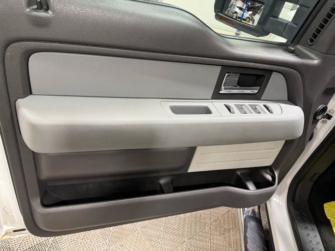 Used 2014 Ford F150 XLT AWD/4WD image 24