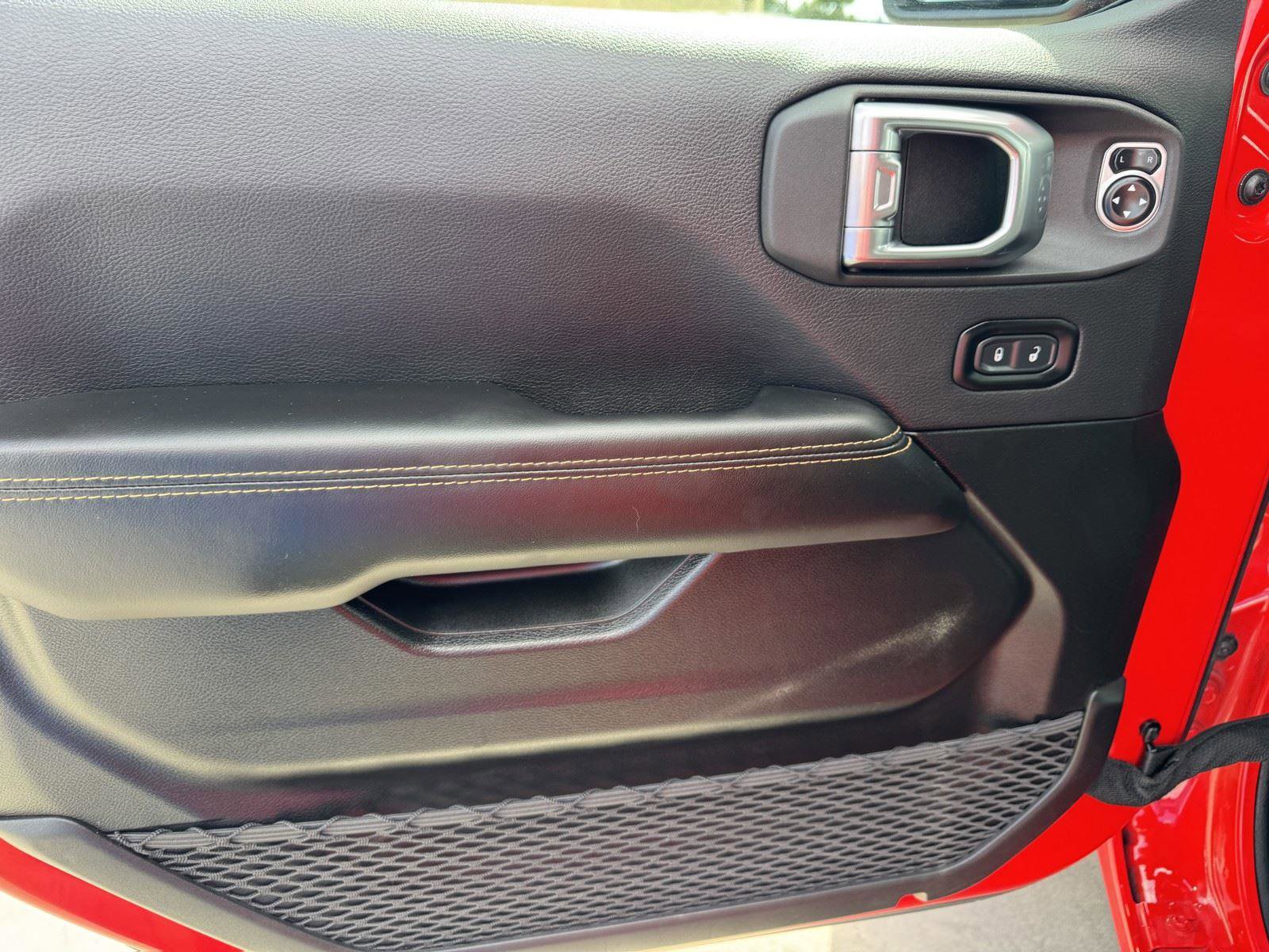 Certified 2025 Jeep Wrangler Sahara w/ Safety Group AWD/4WD image 16