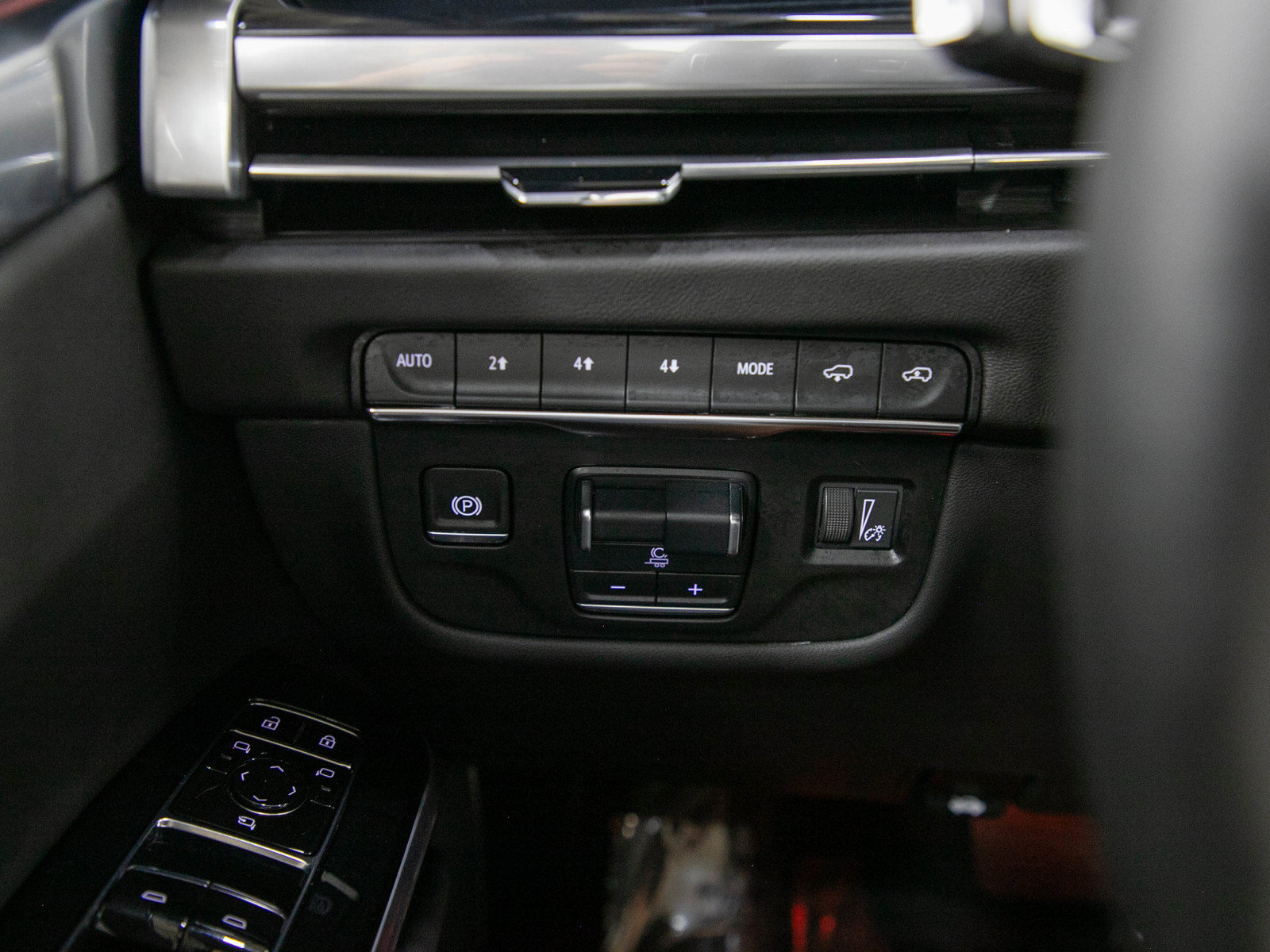 Used 2025 Cadillac Escalade Sport w/ Touring Package AWD/4WD image 27