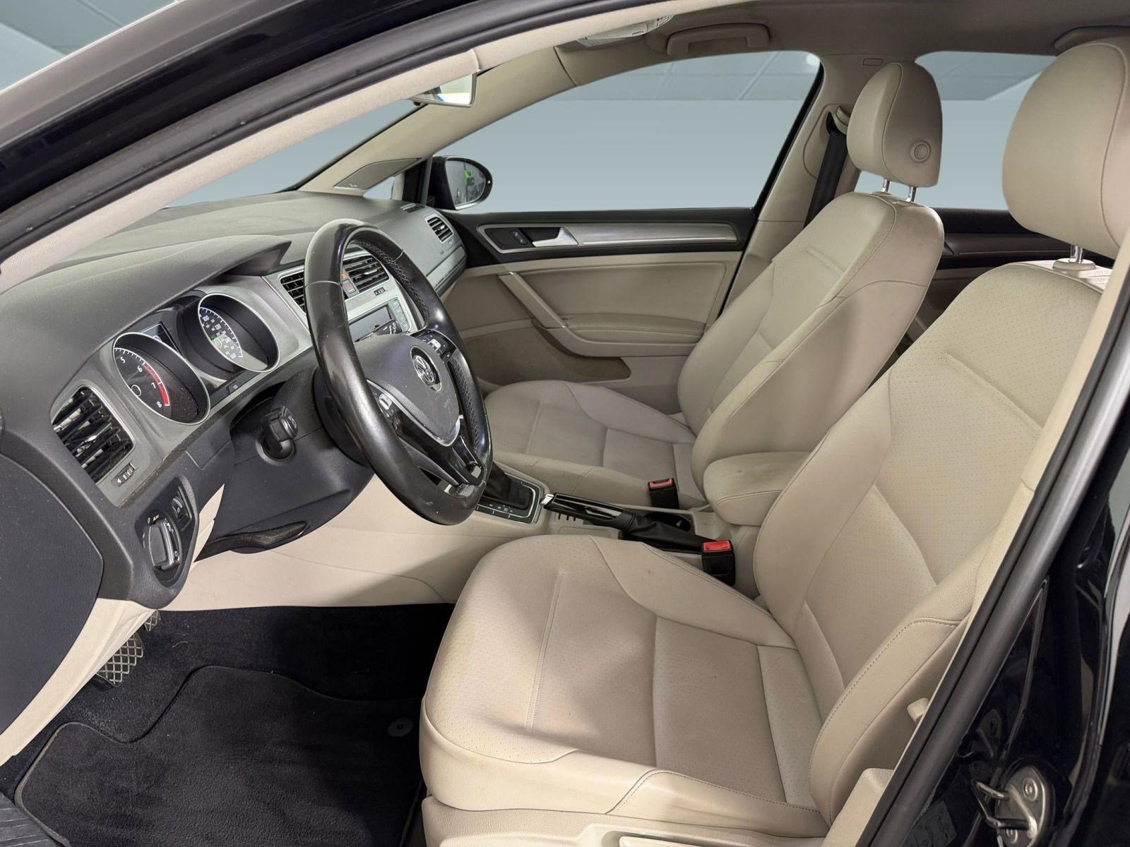 Used 2016 Volkswagen Golf SE w/ Lighting Package FWD image 5
