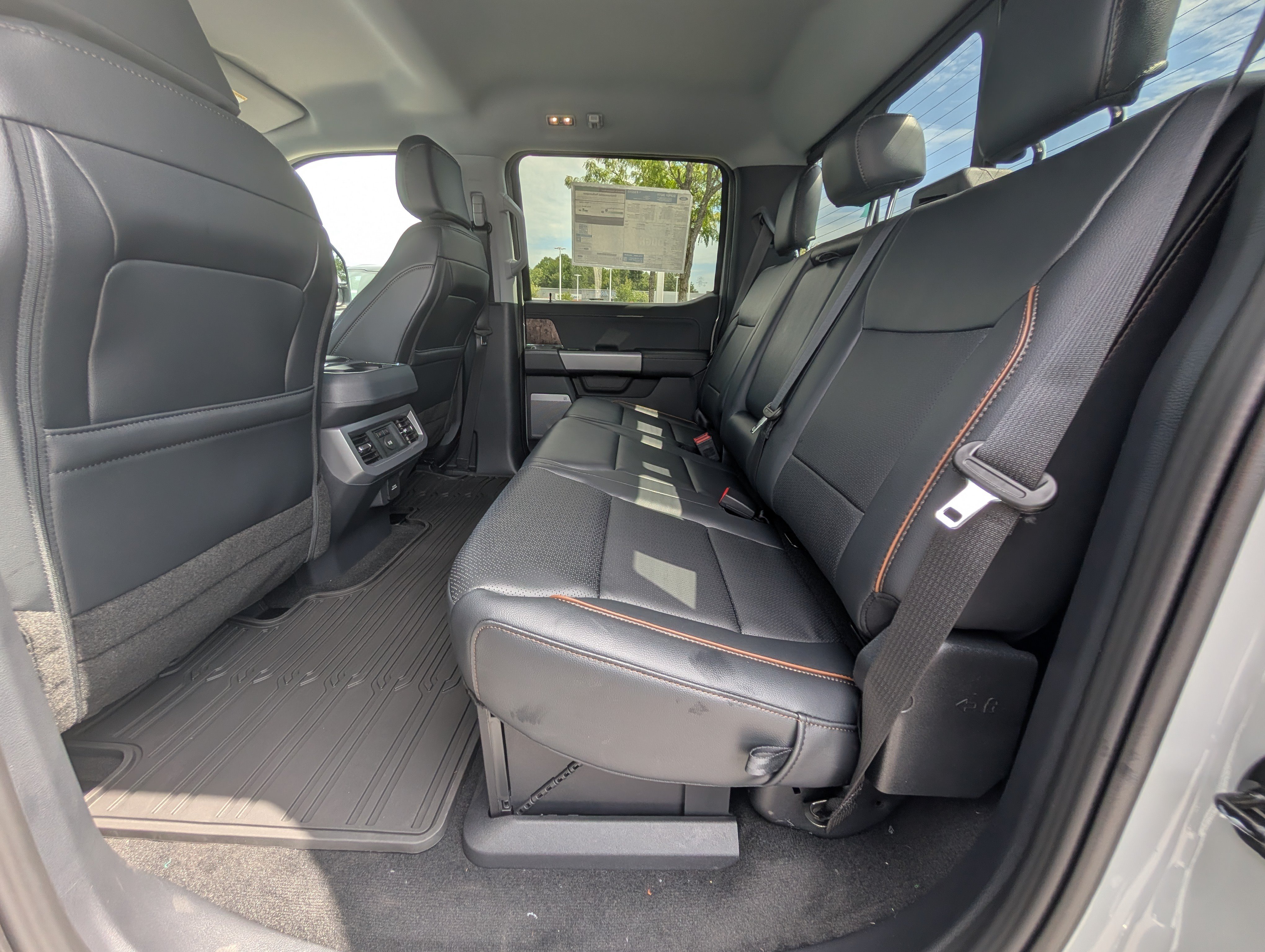 New 2026 Ford F250 Lariat w/ Black Appearance Package AWD/4WD image 10