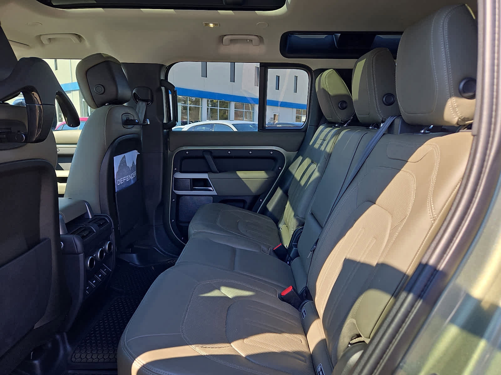 Used 2020 Land Rover Defender 110 HSE image 12